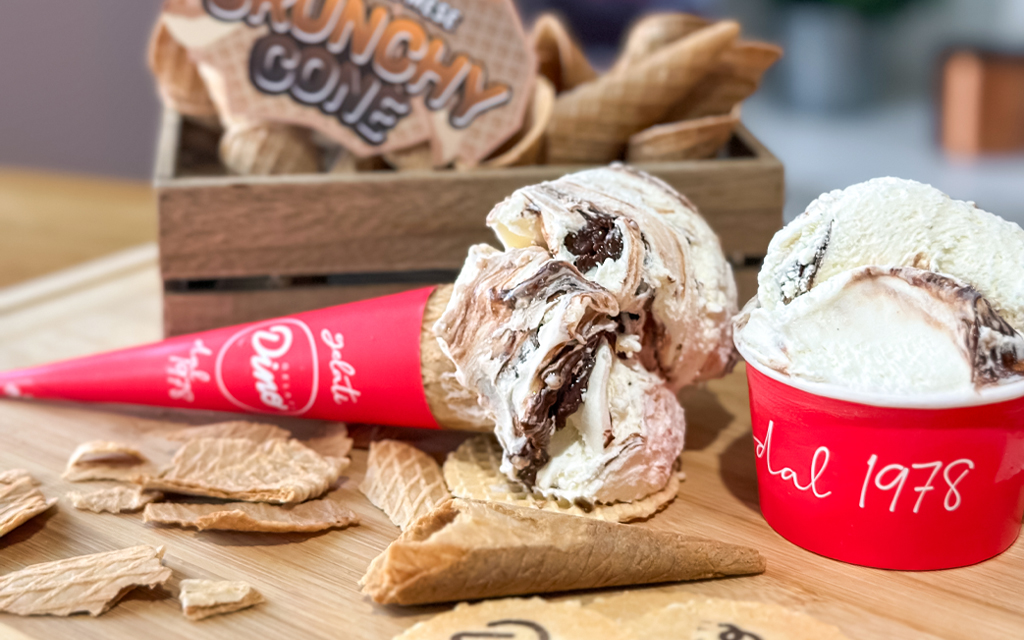 Cono y Tarrina de Crunchy Cone, gusto del mese de Octubre, en gelati Dino